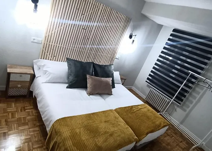 Luxury Family Homes M *